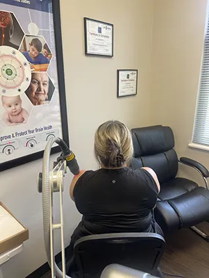 Chiropractic Elizabethtown KY Laser Therapy On Patient Chiropractic Elizabethtown KY Laser Therapy On Patient