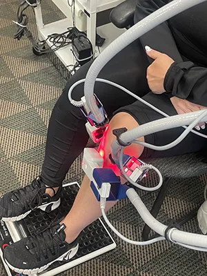Chiropractic Elizabethtown KY Laser Therapy On Patients Knee Chiropractic Elizabethtown KY Laser Therapy On Patients Knee