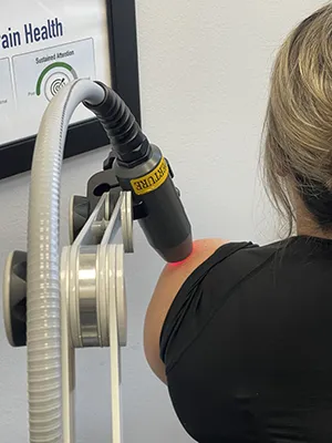 Chiropractic Elizabethtown KY Laser Therapy On Patients Shoulder Chiropractic Elizabethtown KY Laser Therapy On Patients Shoulder